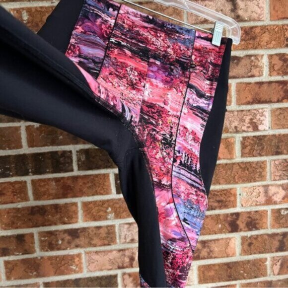 Lululemon   * Sweat & Repeat Tight *28" Black / Dahlia scape Multi EUC  6 - Picture 11 of 16